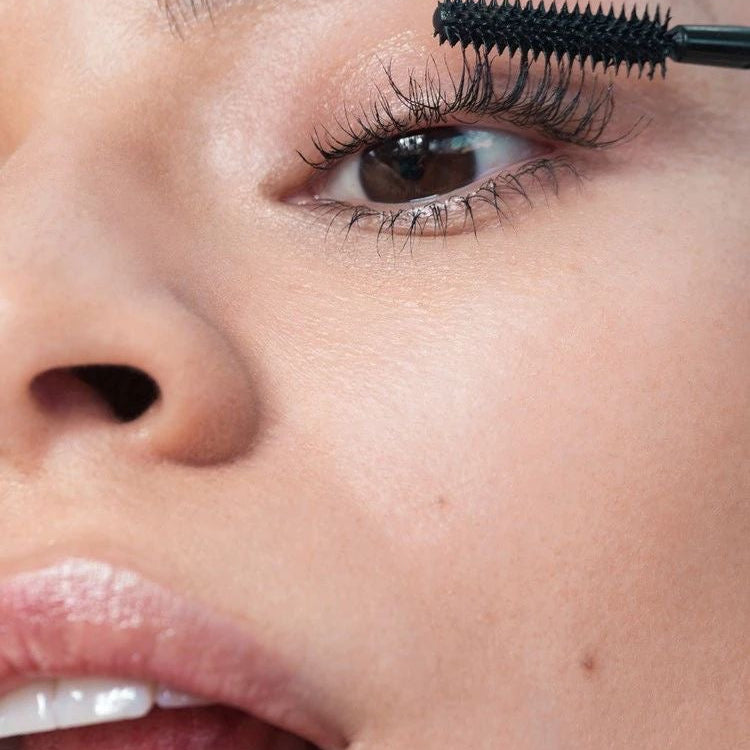 Tout savoir sur le mascara tubing : l’innovation qui change tout